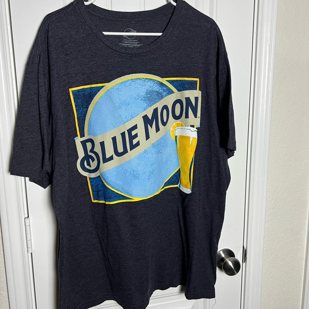 Men’s Blue Moon graphic Tee